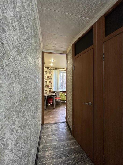 -Продам 3 комн на 7 микрорайоне.  Теплая!