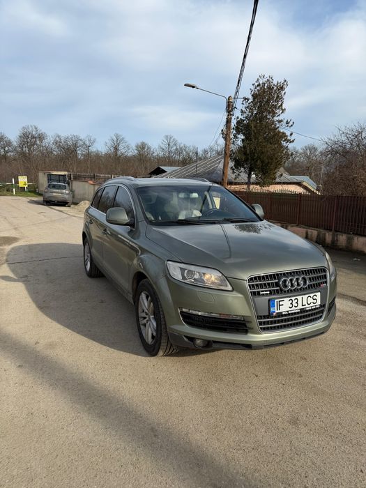 Audi Q7 Masina este in stare perfecta.  Mai multe detali in privat