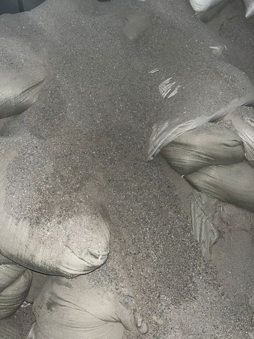 Песок в мешках,капталған құм