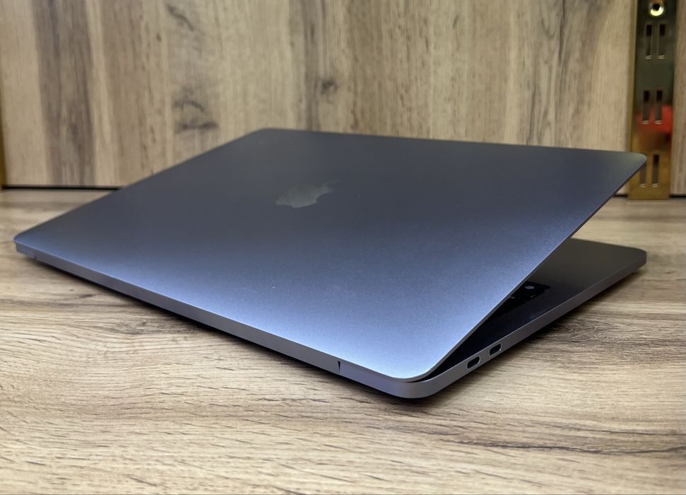 MacBook pro M1 sotiladi !!!