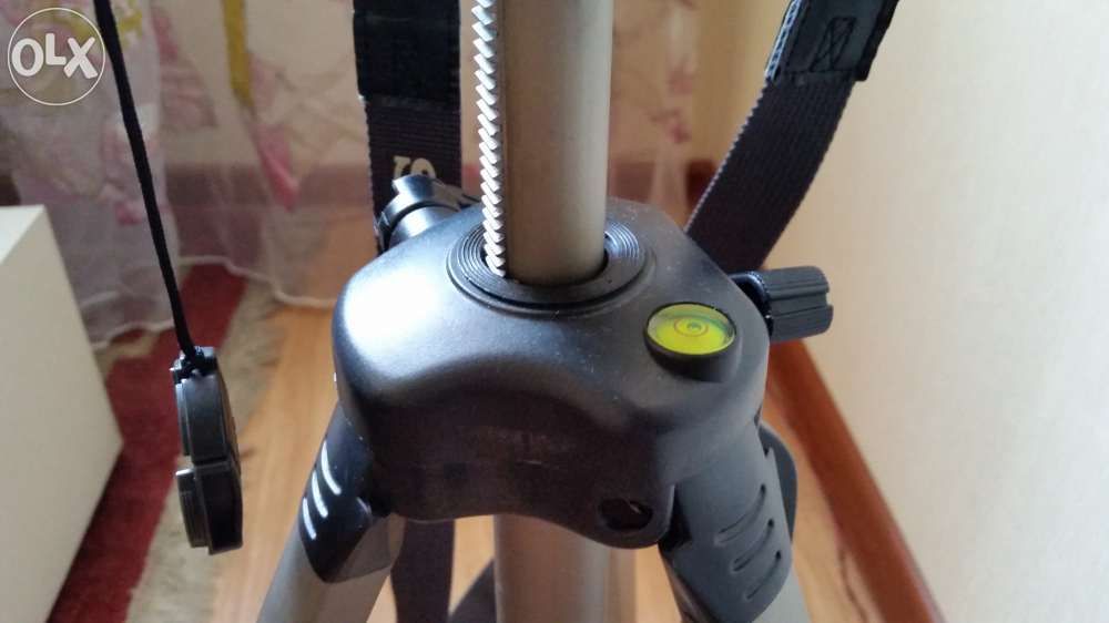 Полупрофессиональная камера Sony HDR-HC1E