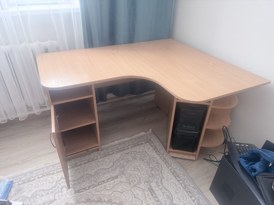Продам компьютерный стол