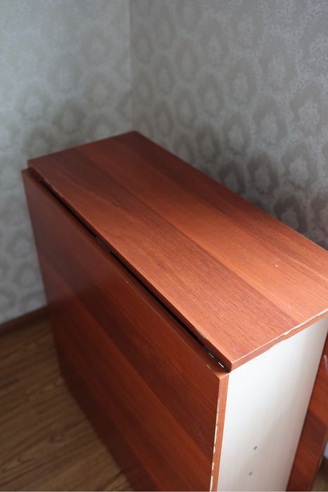 Продается стол книжка всего за 5000тг
