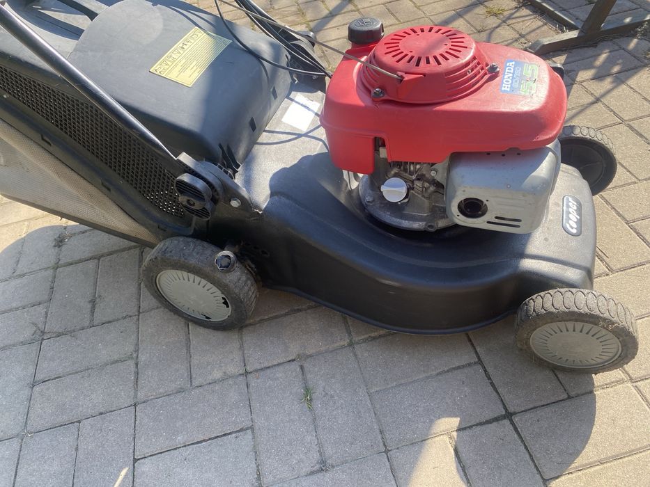 Masina de tuns iarba Honda 5 HP