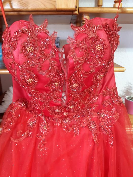 Абитуриенска рокля