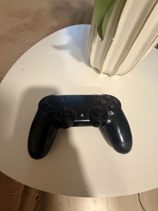 ОРИГИНАЛ Продавам джостик от плаистейшен4