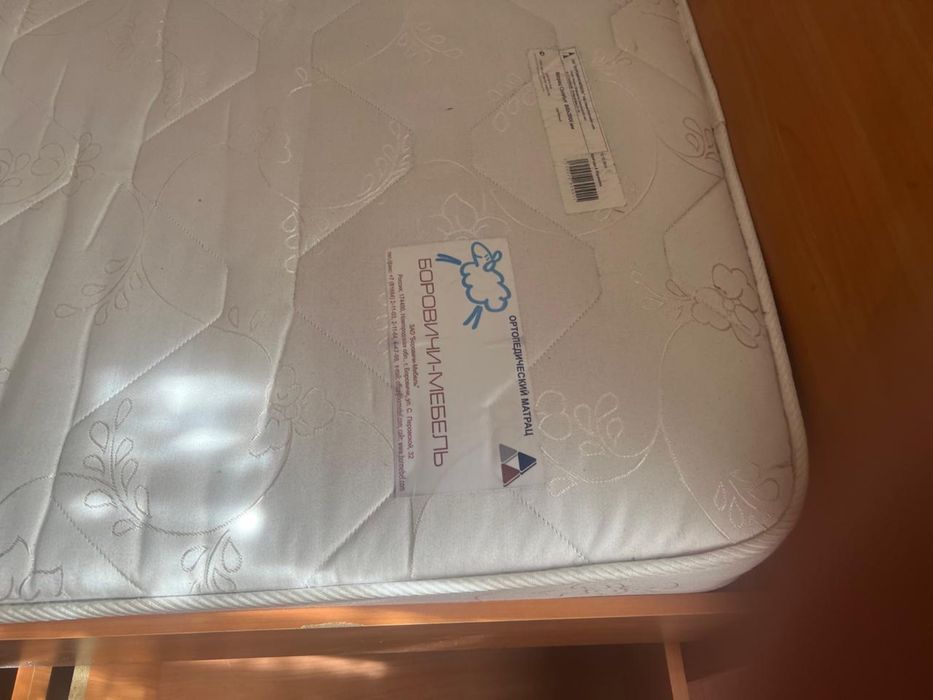 Кровать с матрасом