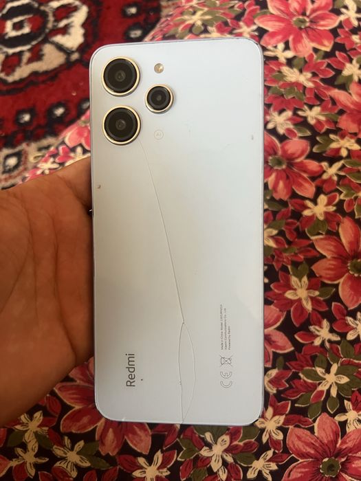 Redmi 12 iwlawi zor ayol kiwi tutgan