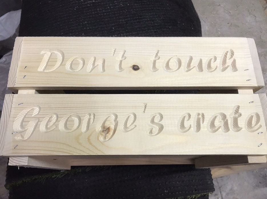 Декоративни дървени щайги с издълбан надпис по желание