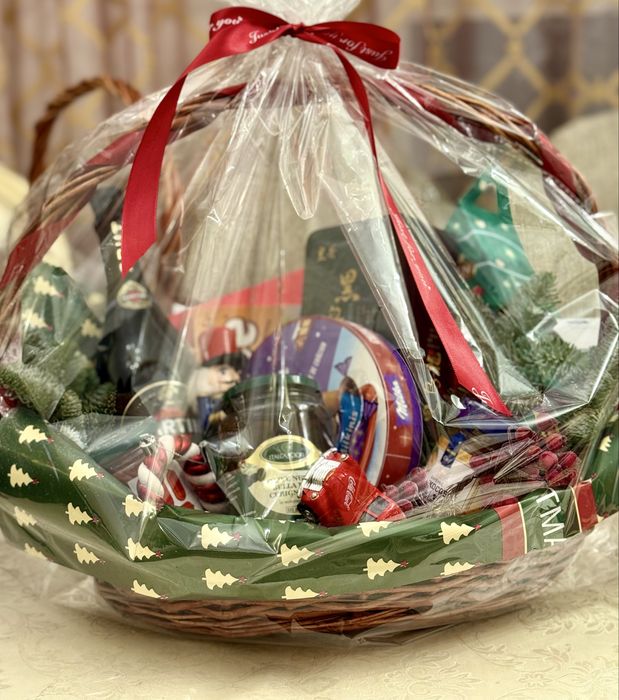 Праздничные подарочные корзины