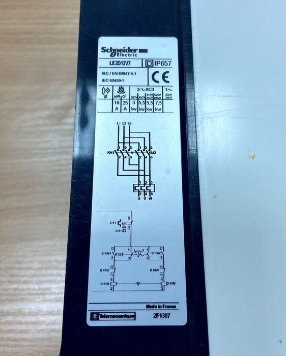 Реверсивный пускатель LE2D12V7 Schneider Electric