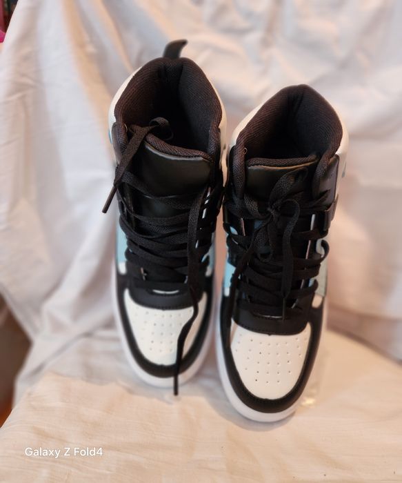 Два чифта 50 лева по отделно по 25 лева