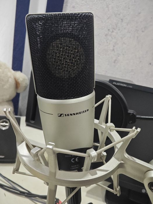 Studio jihozlari, krk 8, mikrofon, midi , naushnik,