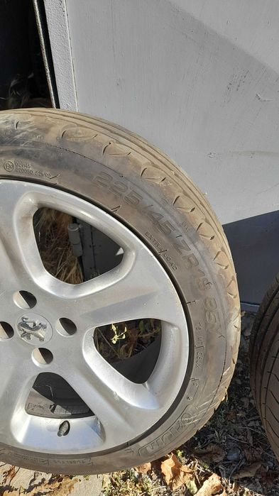 Джанти с гуми 225 45 18 за Peugeot 3008