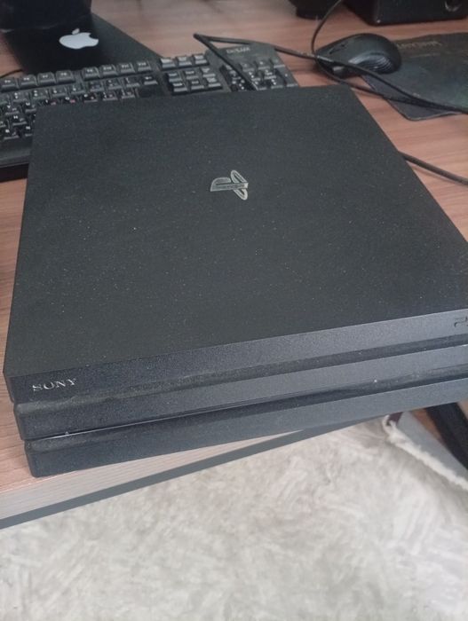 Продам PS4, и диски, цены разные.