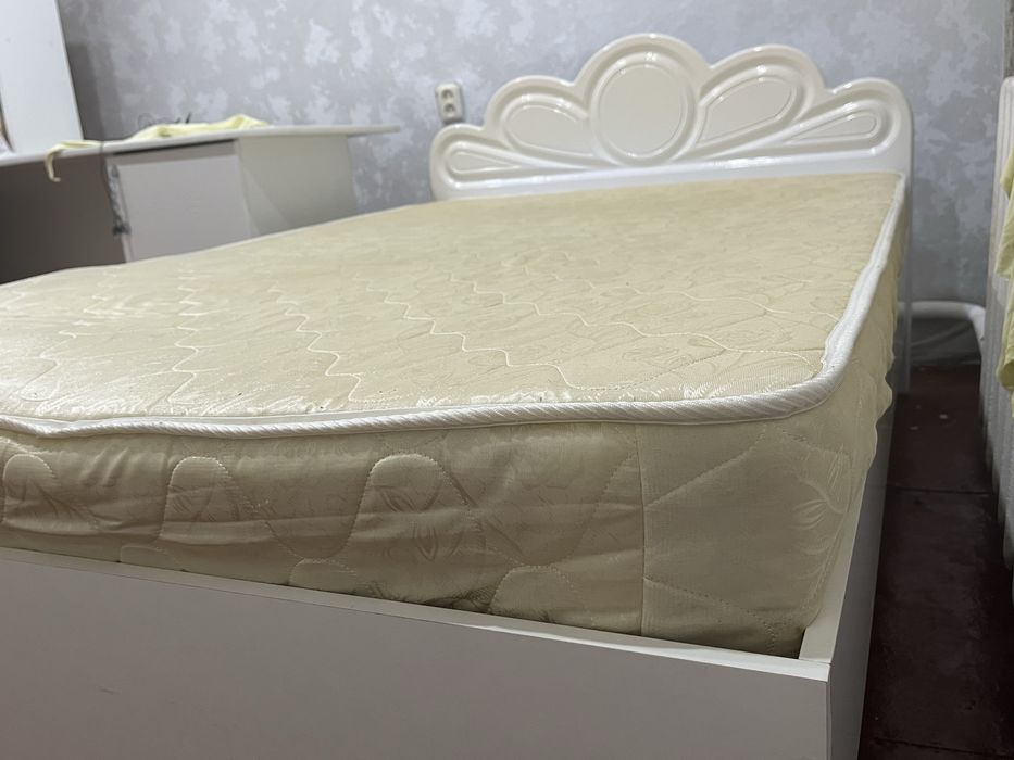 Продам мебель в спальню срочно , б/у!