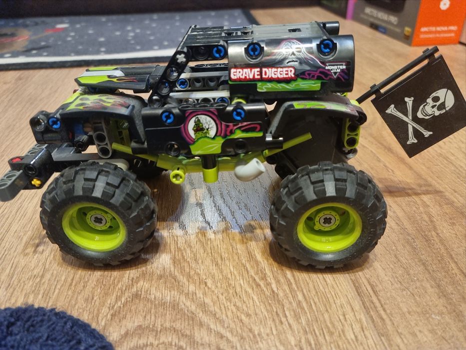 Monster truck lego technic