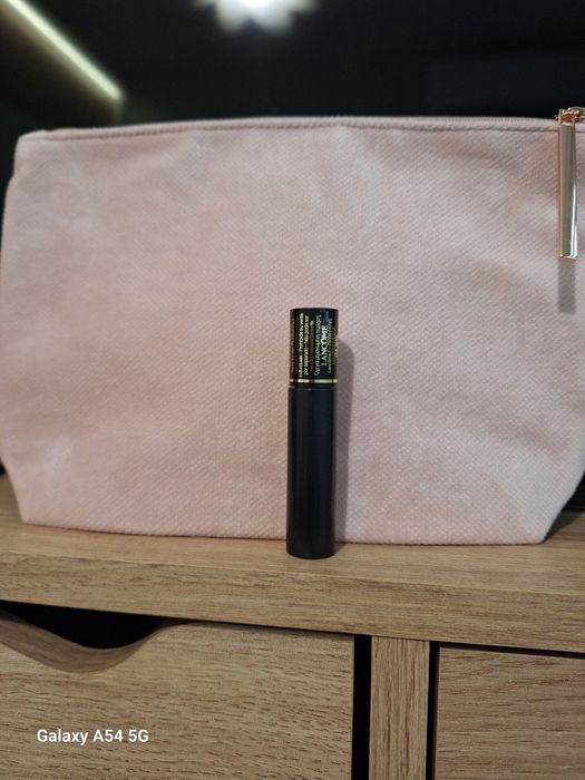 Дамски несесер на Lancome и спирала