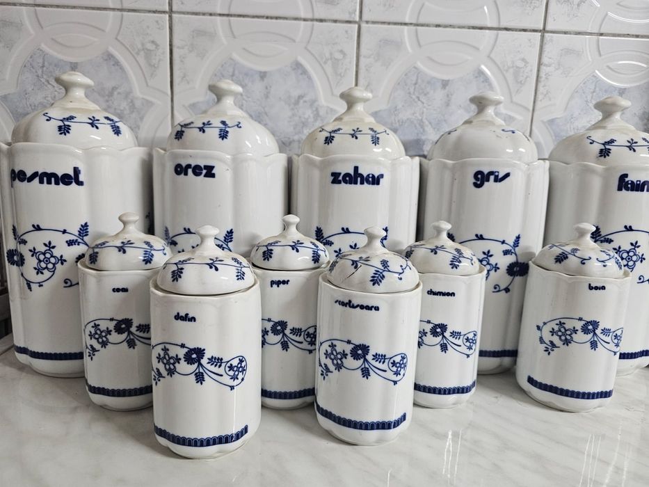 Set mare de recipiente vechi de condimente din porțelan