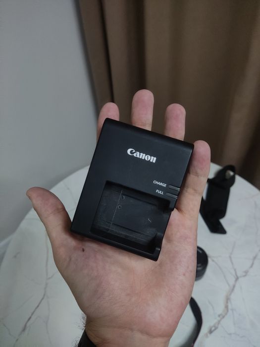 Canon EOS2000D kit с сумкой и объектив 80-200мм