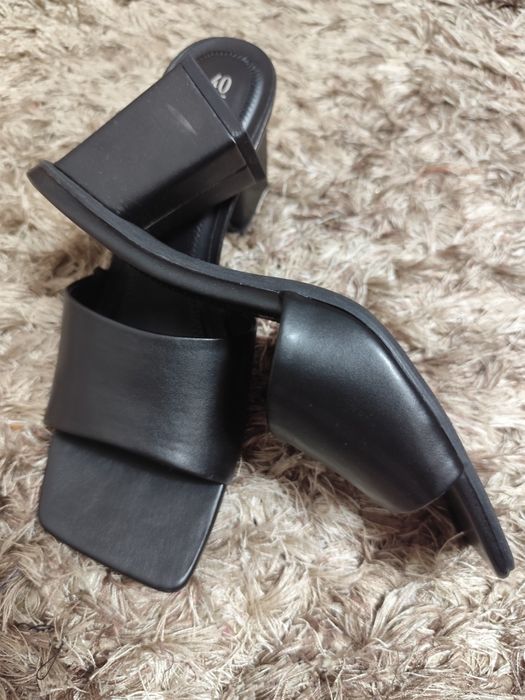 Saboți Amisu negri!