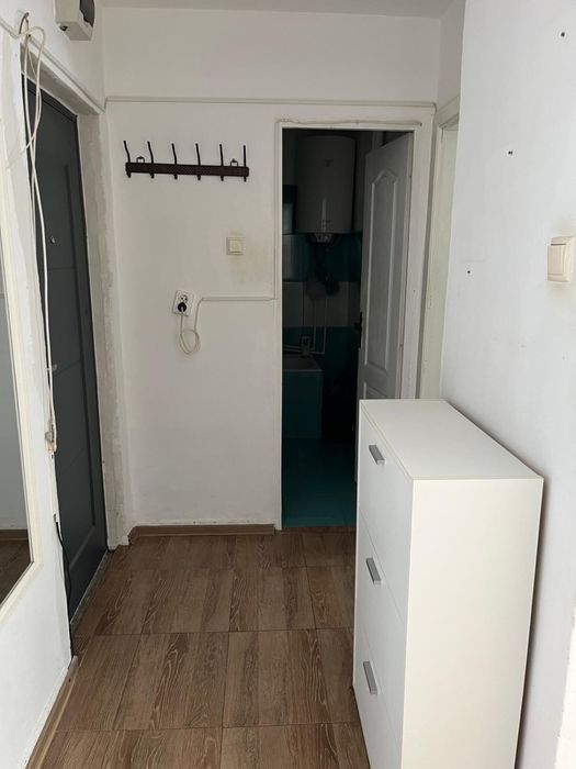 Vand apartament 0722844357 ( baie ,bucatarie ,cămară ,sufragerie si 2 dormitoare la parter, semidecomndat cu supra.utila  de 44 m2. Pret  negociabil