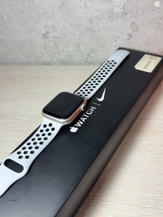 Продам Apple watch 7 45 mm Nike