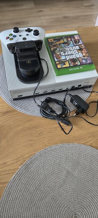 Xbox One  S / GTA 5