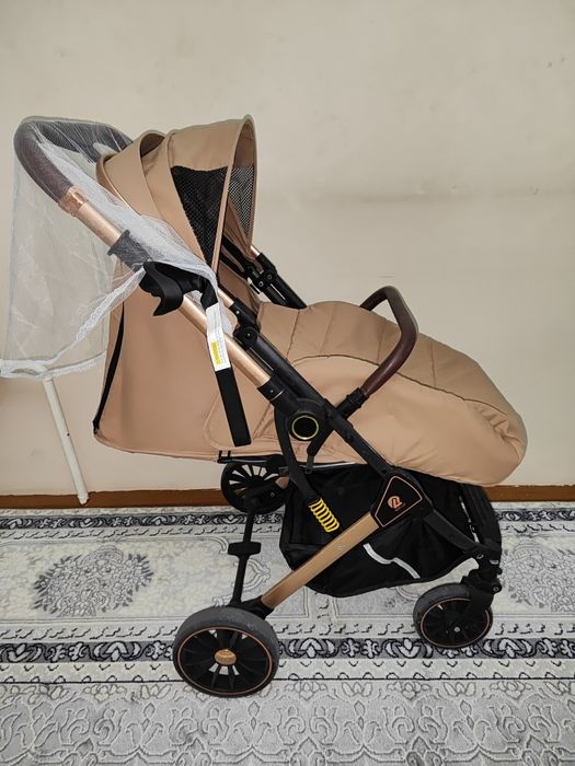 Детская коляска сотилади
