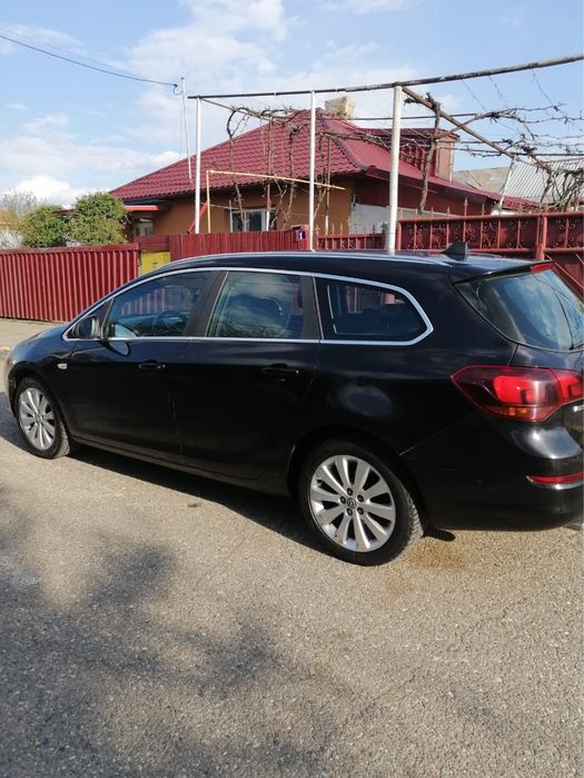 OPEL Astra 2011