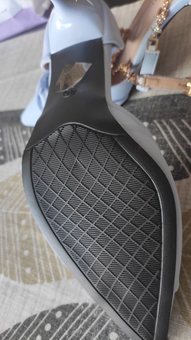 Светло сини обувки