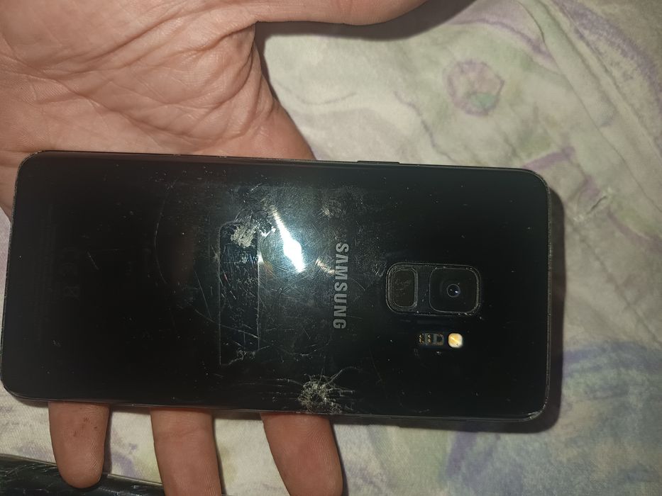 Vând S 7 edge și S 9