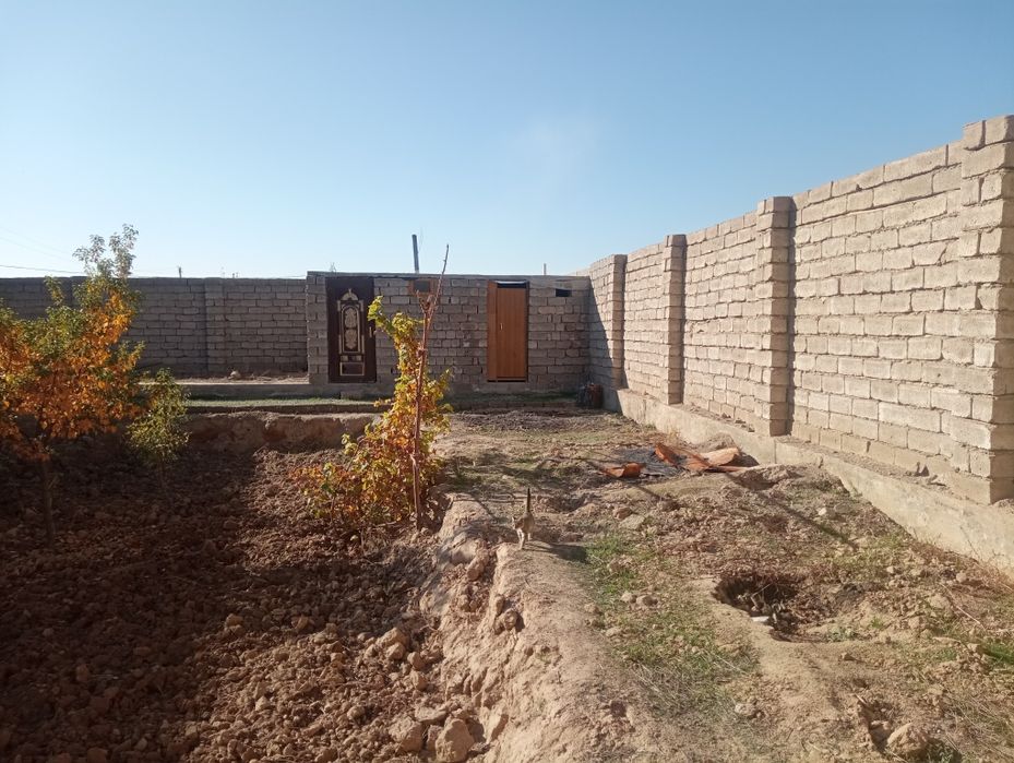 Карши шахрида янги курилган уй сотилади,6 сотих,7 хона,3 хонаси тайёр