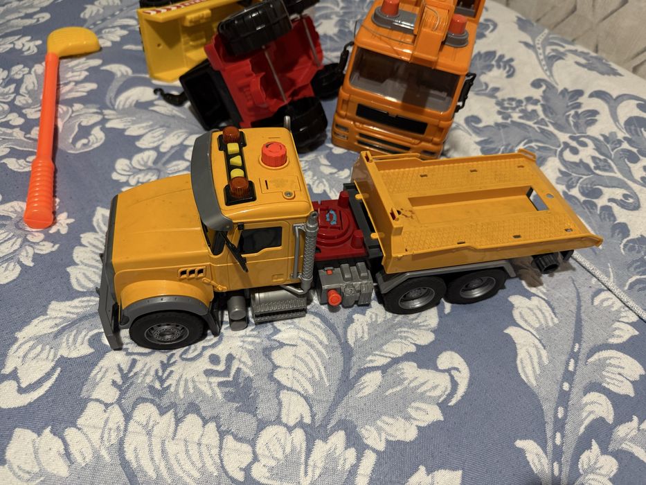 Продам игрушечные машинки