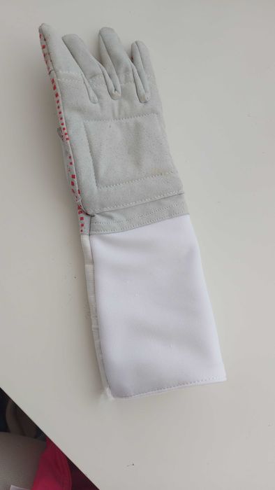 Фехтовална ръкавица