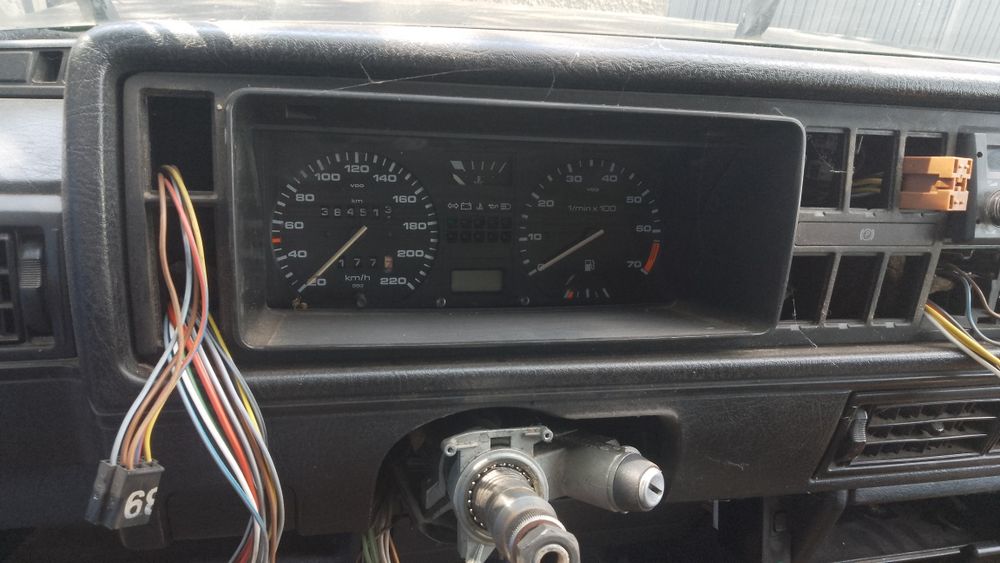 Volkswagen Golf 2 1,6 75 на части.