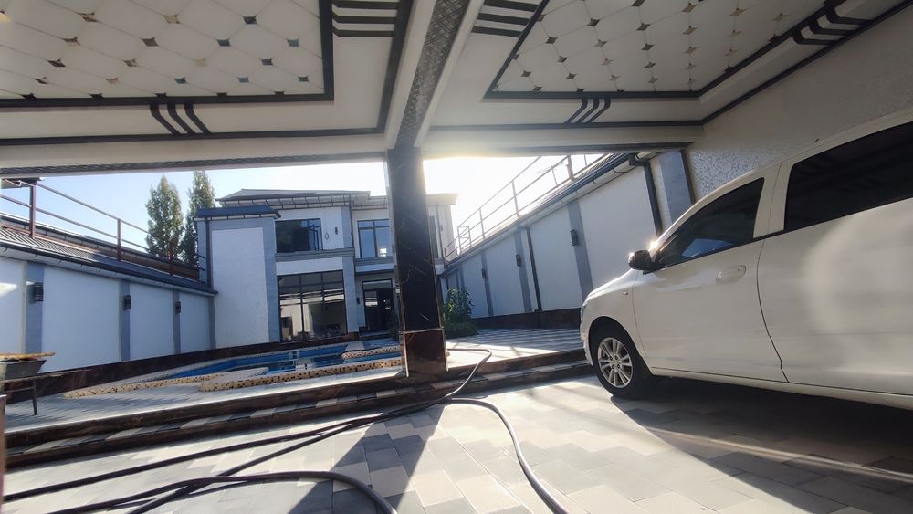 Oq toshda yangi qurilgan dacha arzon va tez sotiladi