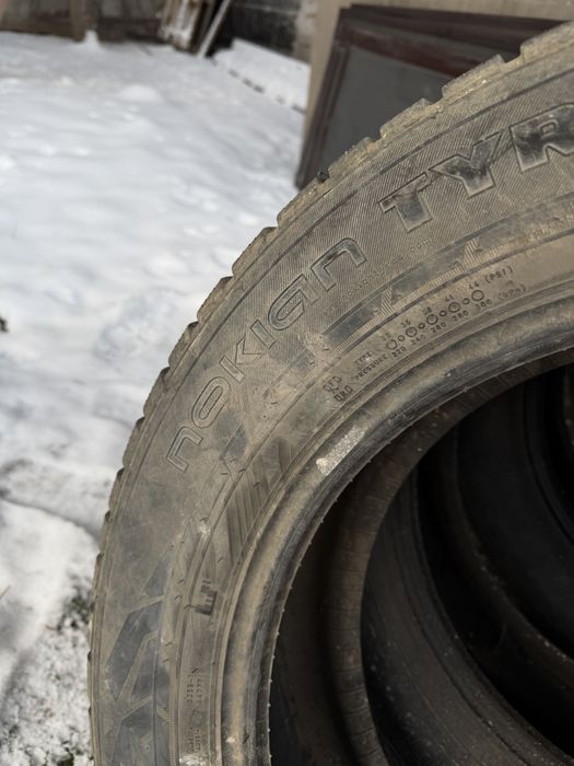Продам резину 235/60/18