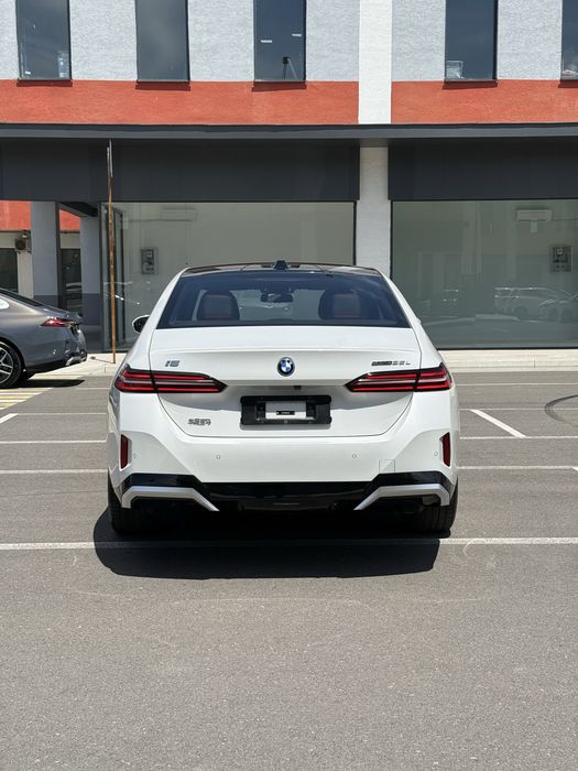 Bmw i5 35L 2024-Yil dop opsiyali varianti 15.700yurgan kraska tozza