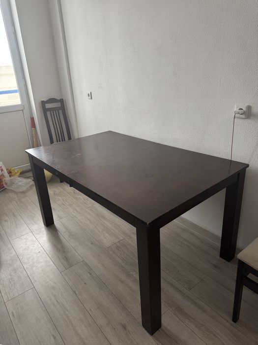 Продам стол обеденый