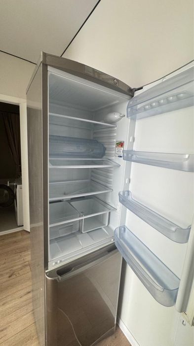 Продам холодильник Indesit