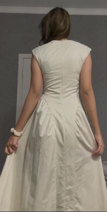 платье цвета айвори
