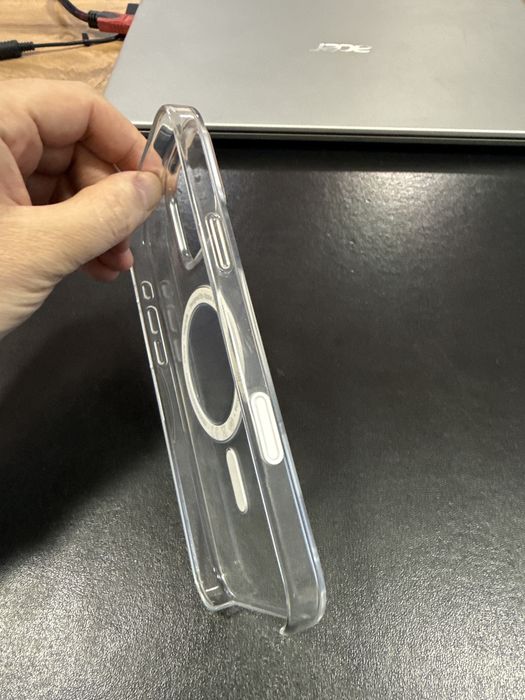 Продам оригинальный чехол от айфон 16 про макс