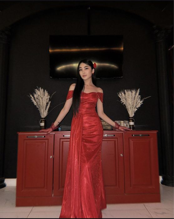 Блестящая вечернее платье