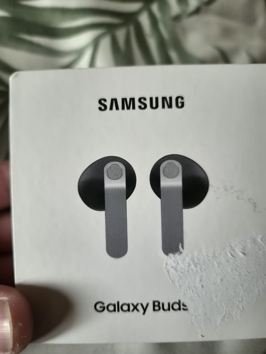Продаю Samsung galaxy s 26 и наушнике bads 4 bads 4 pro