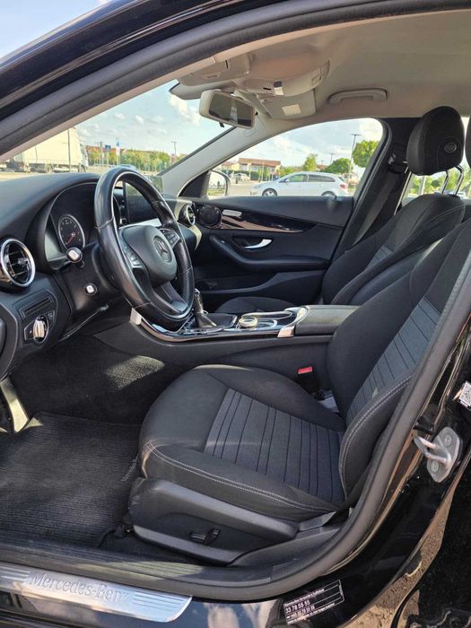 MERCEDES-BENZ C200 176 000 km, an 2016, benzina, in stare foarte buna