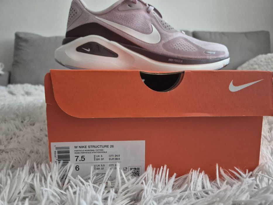 Nike Structure 26-marimea 38.5, noi
