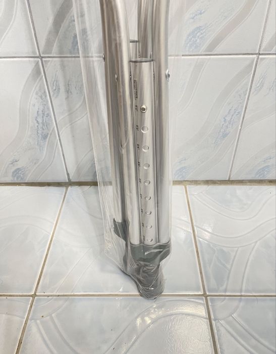 Carje metalice cu sprijin subaxilar reglabile si usoare