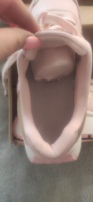 Женские кроссовки на платформе