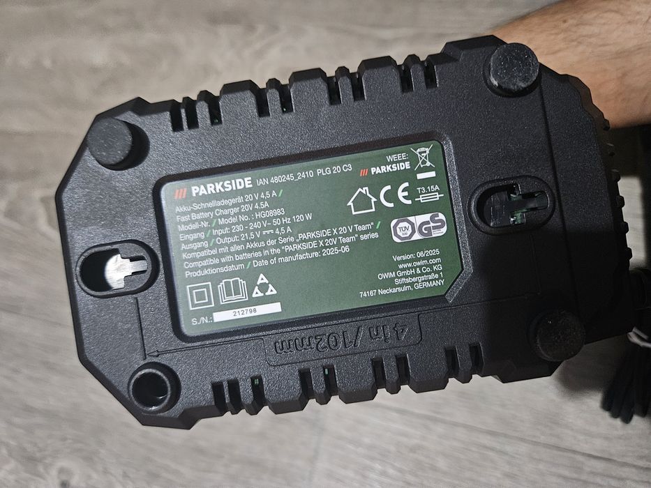 Акумулаторна смарт батерия Parkside 4ah и зарядно.